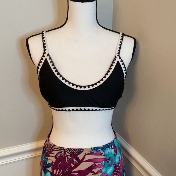 Black and white bikini top size Large - Picture 1 of 10